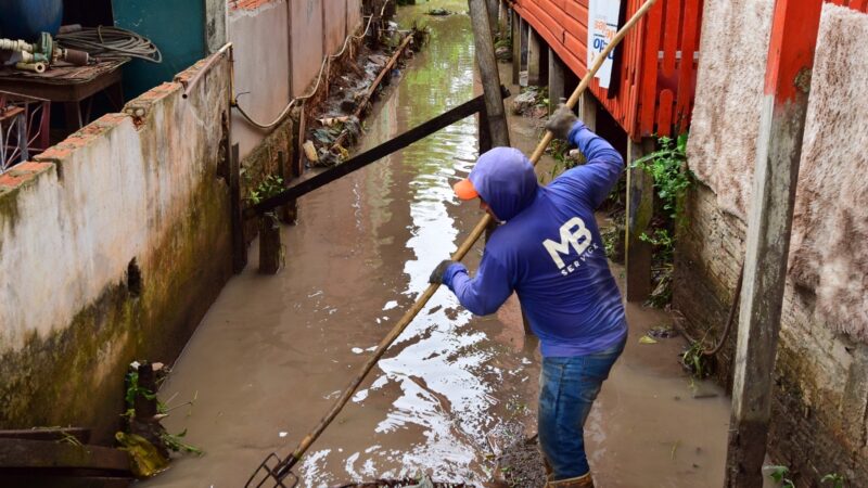 Ação: Defesa Civil intensifica limpeza nas avenidas 7 de setembro e José de Anchieta