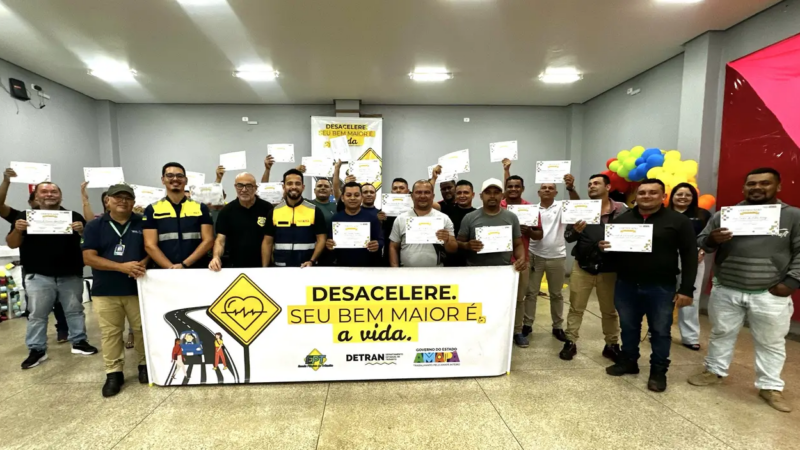 Curso gratuito forma novos profissionais taxistas e mototaxistas em Santana
