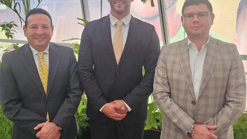 Presidente da FAF Roberto Góes acompanha visita de Carlo Ancelotti à CBF