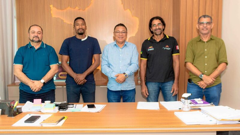 Prefeito de Mazagão discute implantação de projeto para coleta seletiva de resíduos sólidos