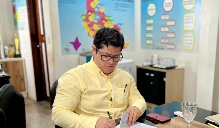 Secretário de Educação de Santana se reúne com executiva municipal do Sinsepeap para discutir direitos dos servidores