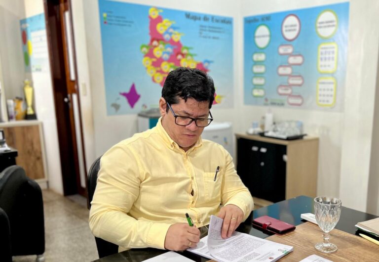 Secretário de Educação de Santana se reúne com executiva municipal do Sinsepeap para discutir direitos dos servidores