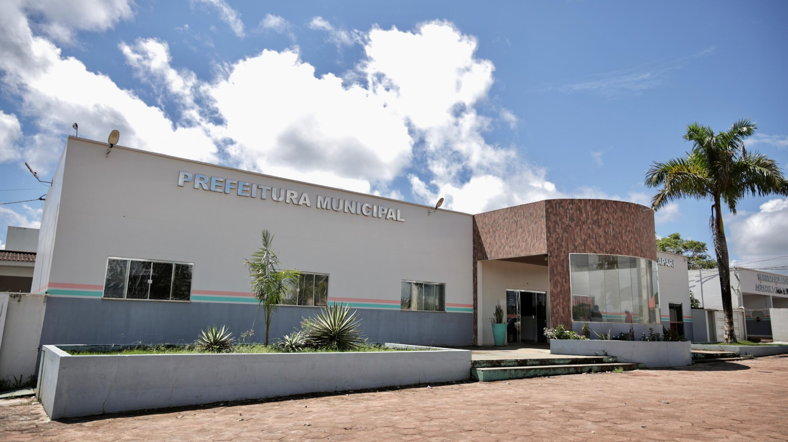 Prefeitura de Pedra Branca inicia recuperação econômica com atualização de 70% da folha salarial