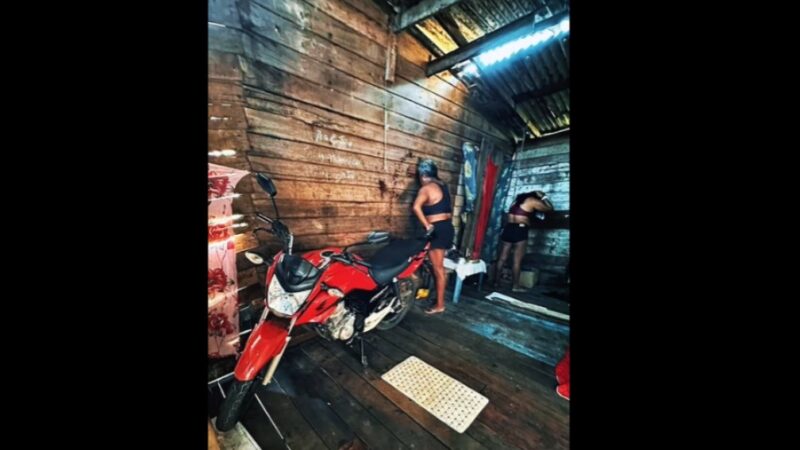 Moto roubada leva Polícia Militar a esconderijo em Santana; mulher é presa