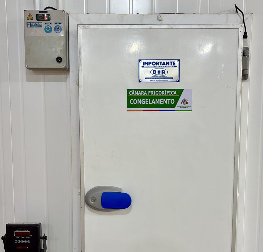 Prefeitura de Santana realiza entrega de câmaras frigoríficas para fortalecimento da merenda escolar
