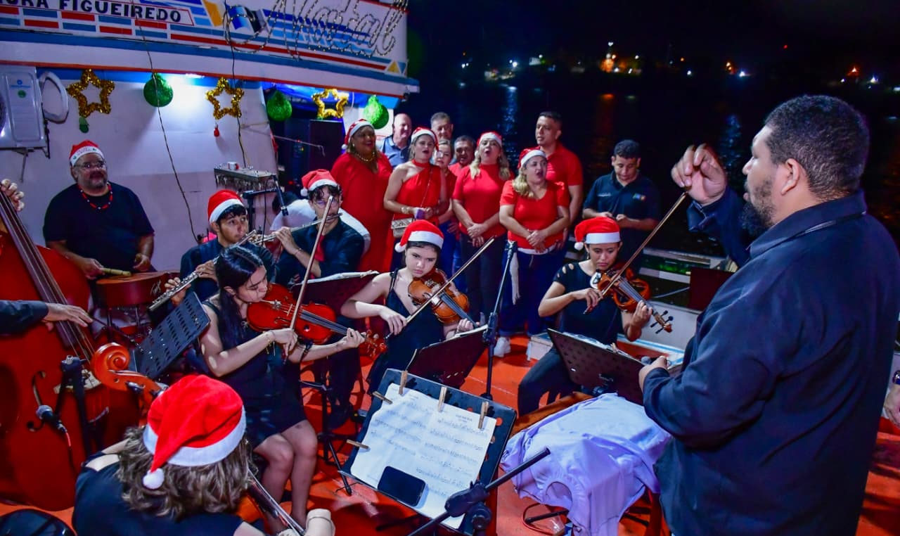 1º Recital Natalino nas Águas do Rio Amazonas emociona ribeirinhos em Santana