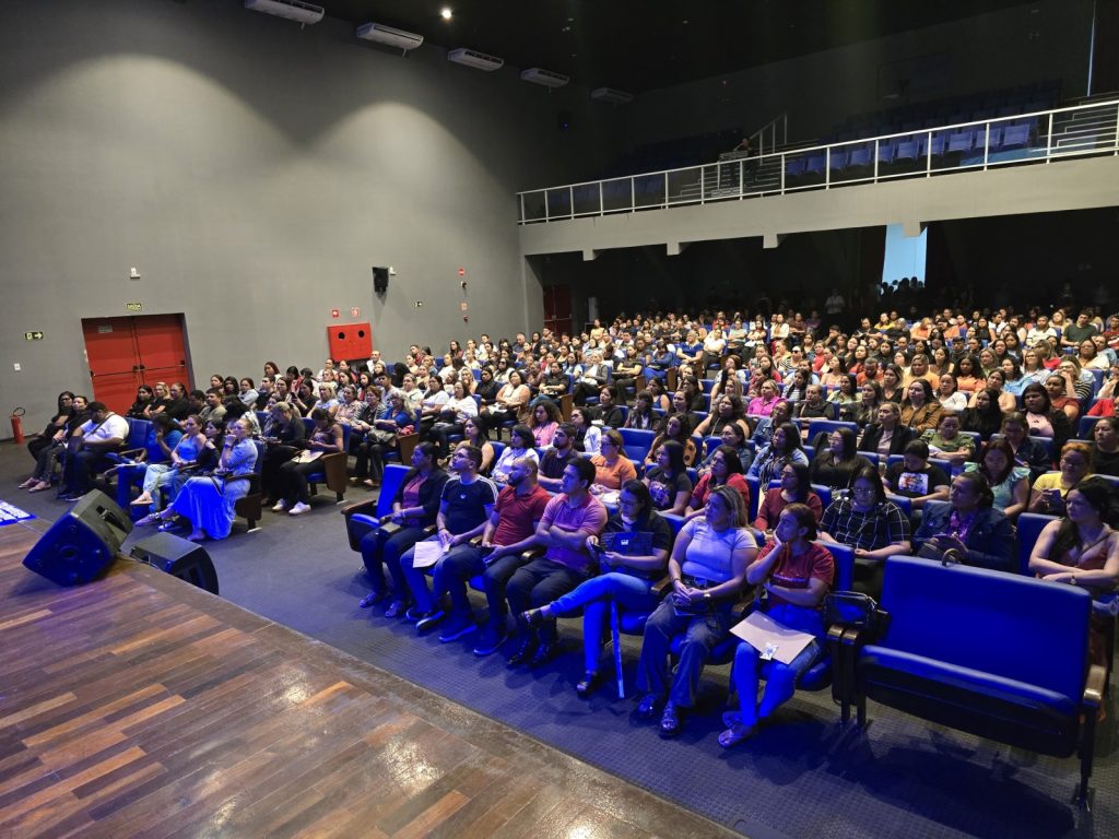 Prefeitura de Santana promove formação sobre o papel do cuidador na autonomia do estudante