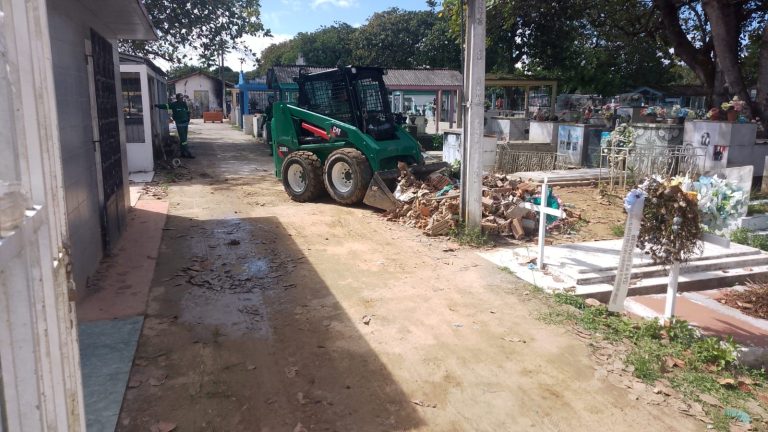 Prefeitura de Santana reforça conscientização sobre descarte correto de resíduos no Cemitério Municipal