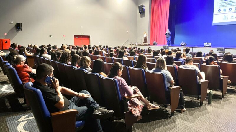 Prefeitura de Santana realiza formação continuada para profissionais de apoio escolar