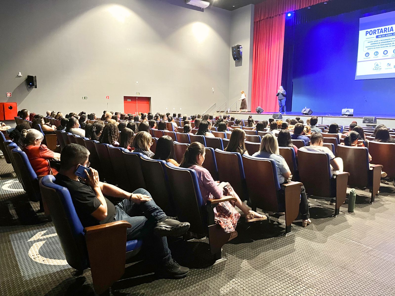 Prefeitura de Santana realiza formação continuada para profissionais de apoio escolar