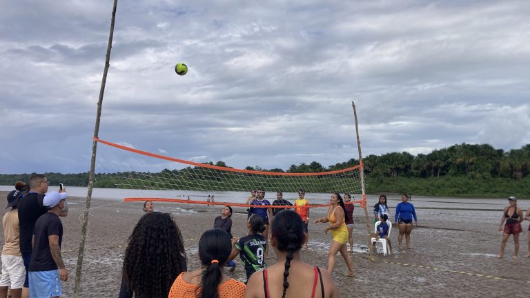 Santana Verão atrai centenas de pessoas em torneio de futlama e vôlei na Praia do Vermelho
