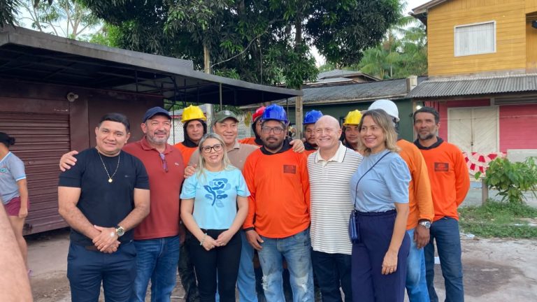Prefeitura de Santana inicia construção de passarelas de concreto no Elesbão com festa comunitária