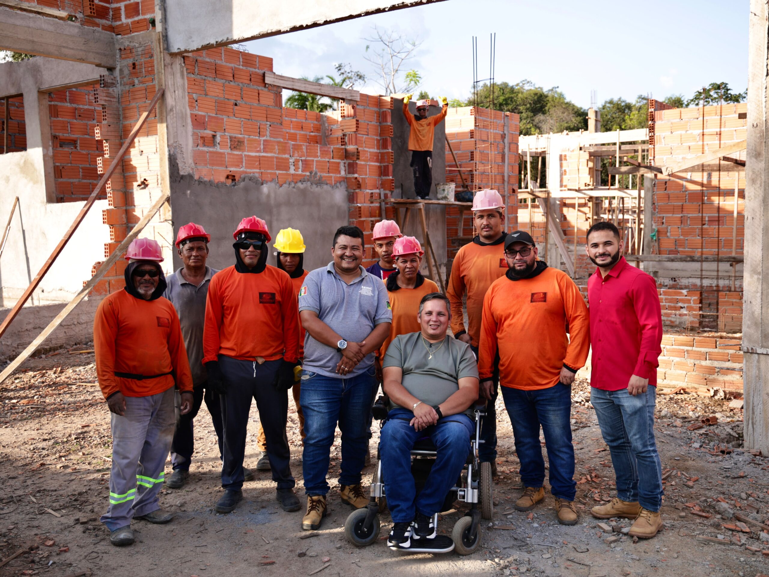 Prefeito Marcelo vistoria obra da nova creche e destaca geração de empregos e investimento na educação