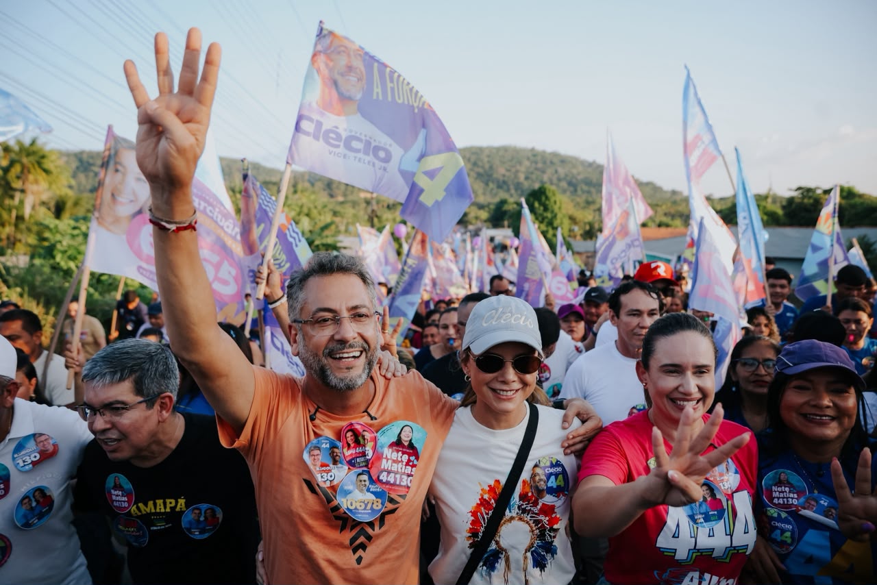 Em Vitoria do Jari, Clécio leva campanha a uma cidade atravessada por obras
