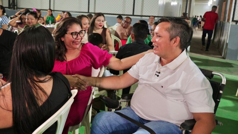 Prefeito Marcelo anuncia reajuste salarial e concurso público para a Educação durante evento comemorativo