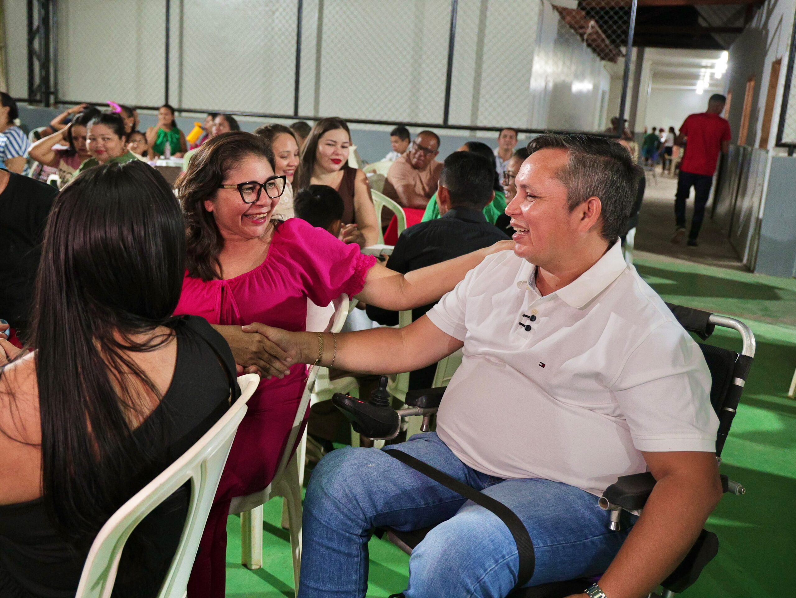 Prefeito Marcelo anuncia reajuste salarial e concurso público para a Educação durante evento comemorativo