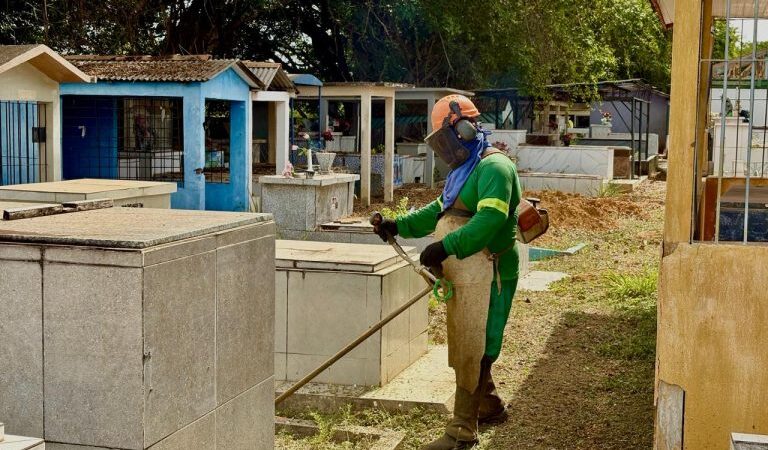 Prefeitura de Santana intensifica manutenção do Cemitério Municipal para o Dia de Finados
