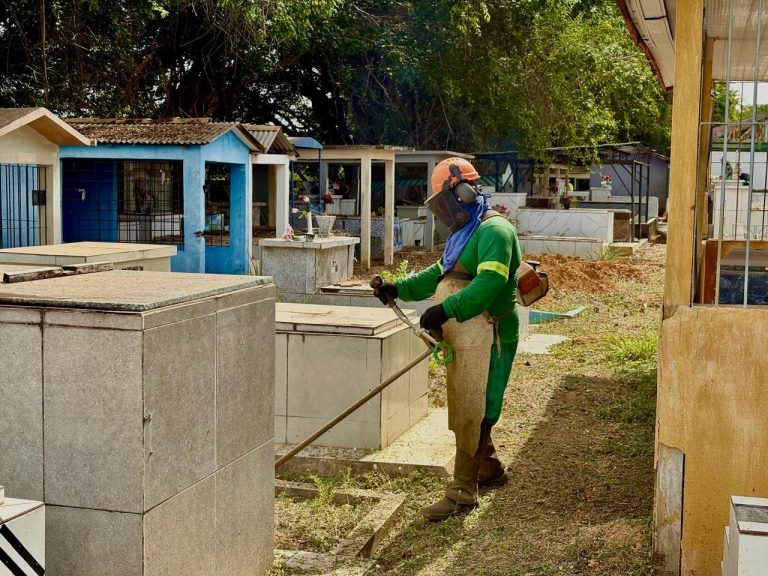 Prefeitura de Santana intensifica manutenção do Cemitério Municipal para o Dia de Finados