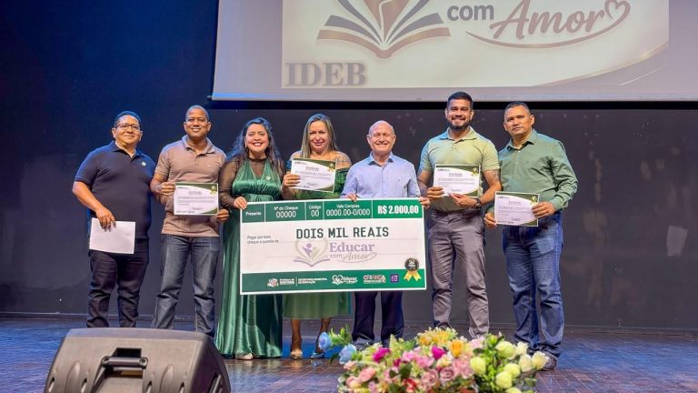 Santana reconhece profissionais da educação por práticas pedagógicas e resultados na aprendizagem